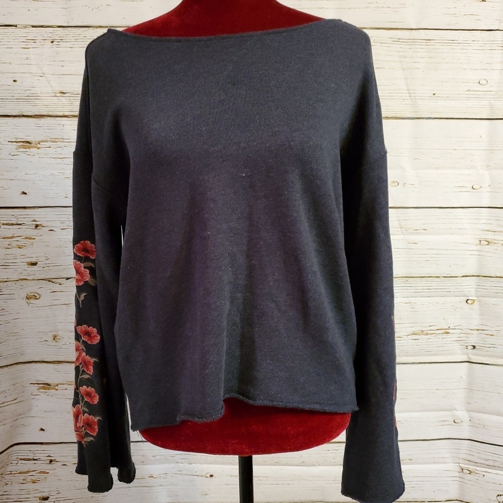 American Eagle bell sleeved top